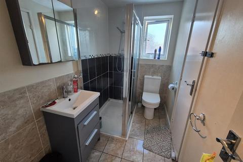3 bedroom terraced house to rent, Gedling Close, Northampton NN3