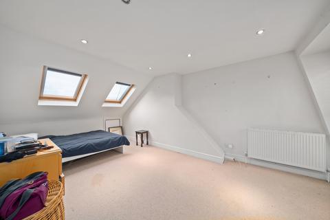 3 bedroom flat to rent, Top Floor Flat, Tranmere Road, Earlsfield, SW18