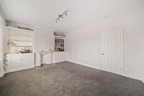 3 bedroom flat to rent, Top Floor Flat, Tranmere Road, Earlsfield, SW18