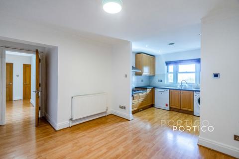 2 bedroom flat to rent, Manor Road, Chigwell, IG7