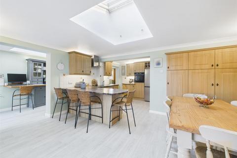 4 bedroom semi-detached house for sale, Oldbury Orchard, Churchdown, Gloucester