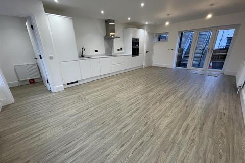 2 bedroom terraced house to rent, Melbourne Street, Leeds, West Yorkshire, LS2 7PS