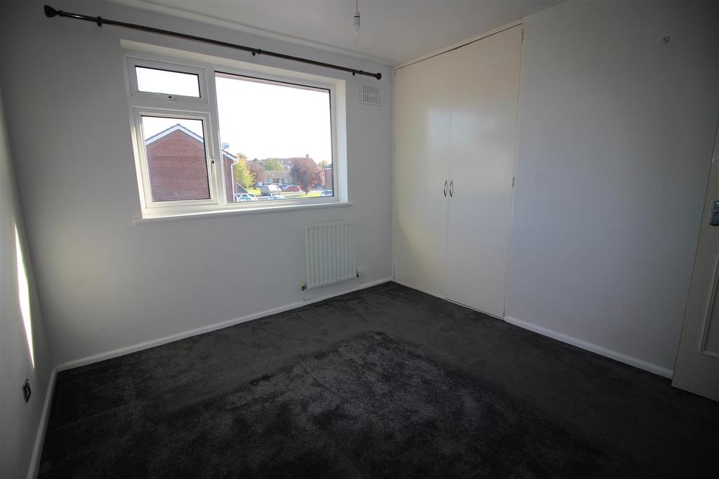 22 Scott Close Main Bed AD.JPG