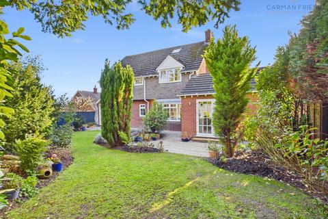 4 bedroom detached house for sale, Home Park, Mollington, CH1