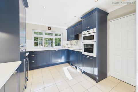 4 bedroom detached house for sale, Home Park, Mollington, CH1