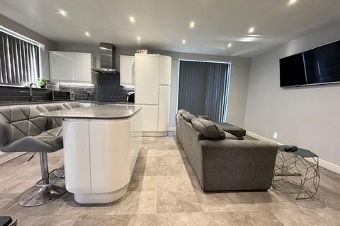 4 bedroom end of terrace house for sale, Greenwood Road, Close To Wythenshawe Hospital/Town Centre, Manchester