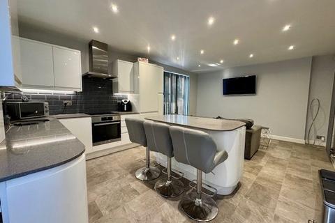 4 bedroom end of terrace house for sale, Greenwood Road, Close To Wythenshawe Hospital/Town Centre, Manchester