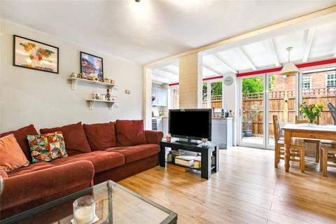 3 bedroom apartment to rent, Kathleen Road, SW11