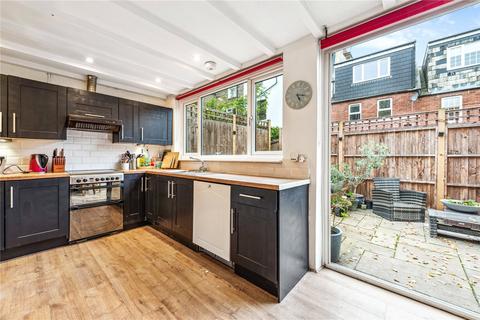 3 bedroom apartment to rent, Kathleen Road, SW11