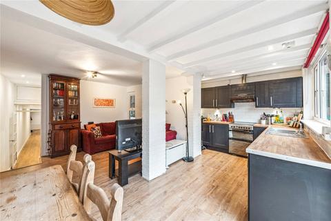 3 bedroom apartment to rent, Kathleen Road, SW11