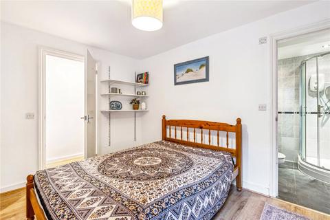 3 bedroom apartment to rent, Kathleen Road, SW11