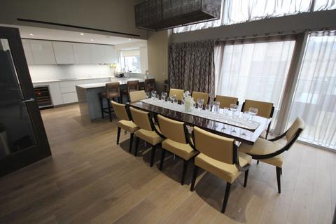 5 bedroom flat to rent, East Drive, Empire House, NW9