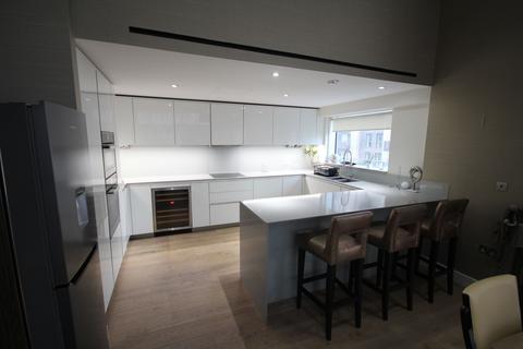 5 bedroom flat to rent, East Drive, Empire House, NW9