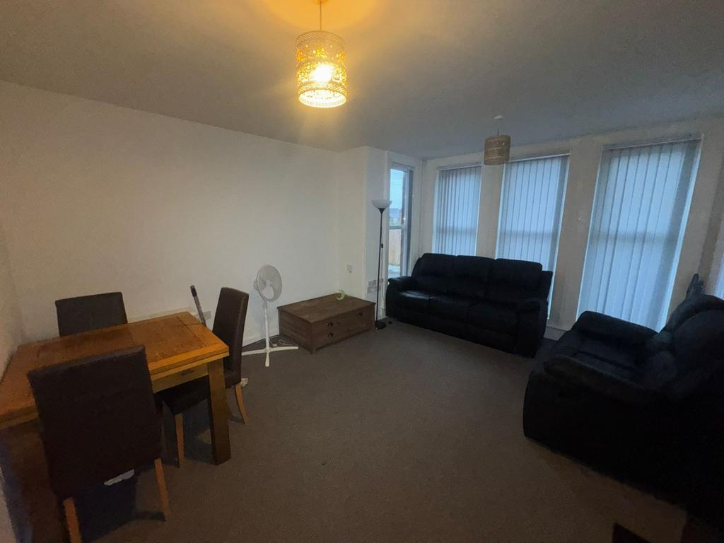 2 bed flat to rent Beechfield House, Salford M27