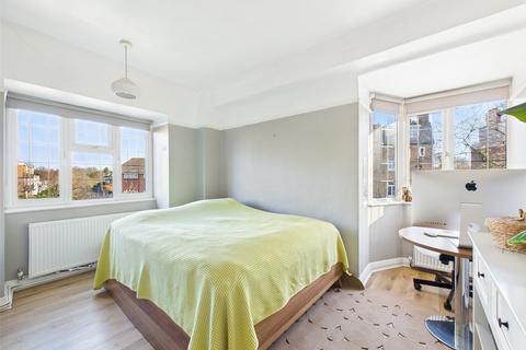 2 bedroom apartment to rent, Kelvin Drive, St Margarets