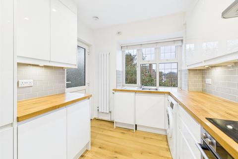 2 bedroom apartment to rent, Kelvin Drive, St Margarets
