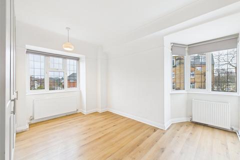 2 bedroom apartment to rent, Kelvin Drive, St Margarets