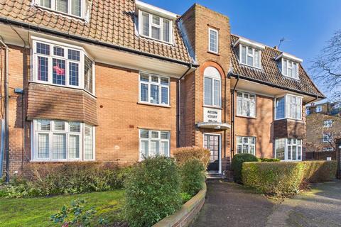 2 bedroom apartment to rent, Kelvin Drive, St Margarets