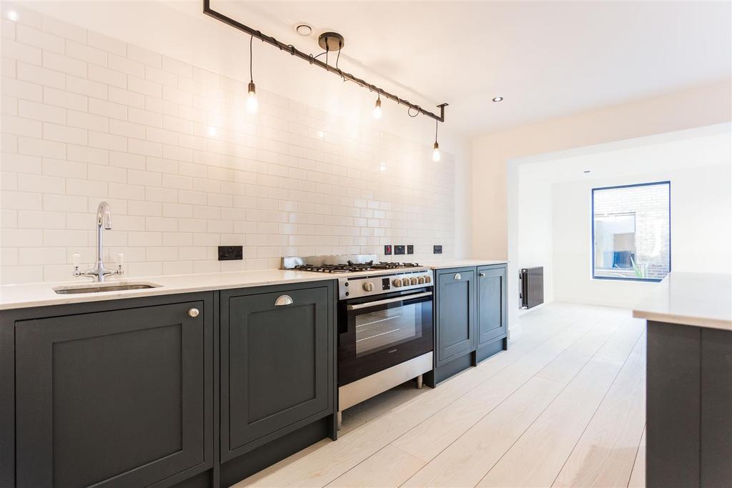 MB number 11 fonthill mews 41.jpg