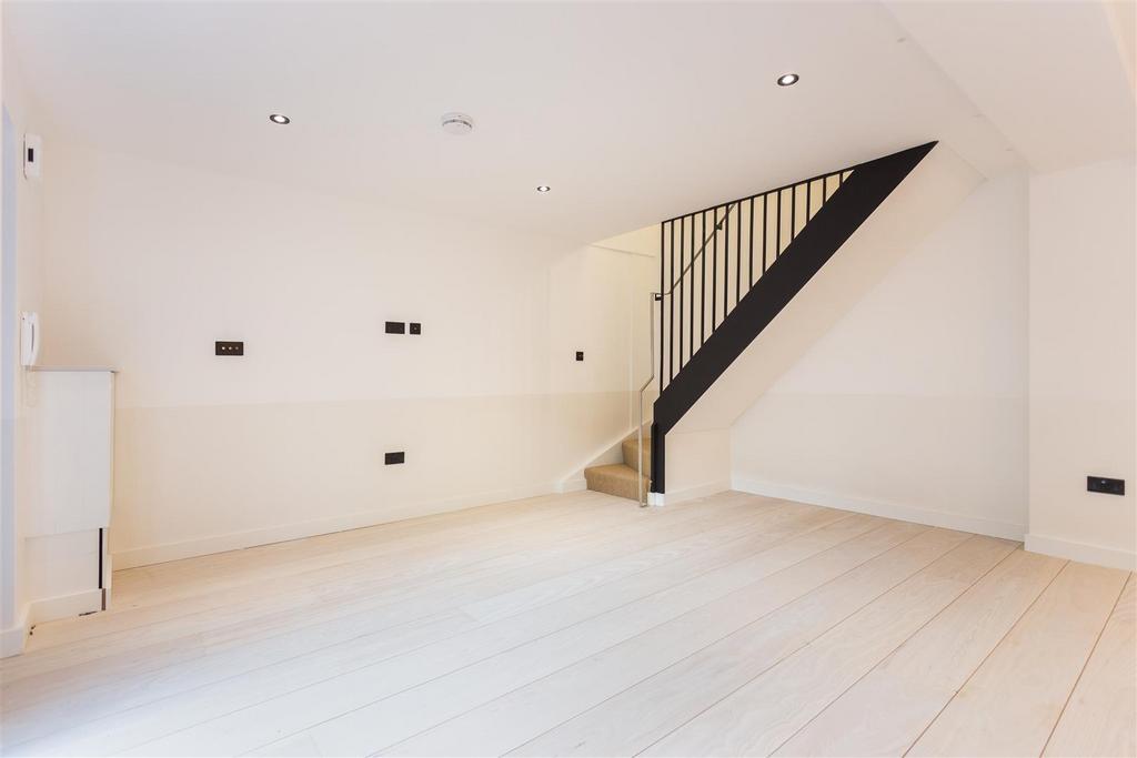 MB number 11 fonthill mews 33.jpg