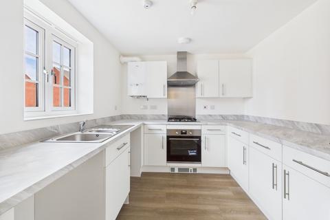 3 bedroom semi-detached house to rent, Colchester Crescent, Towcester, NN12