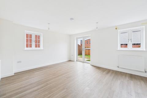 3 bedroom semi-detached house to rent, Colchester Crescent, Towcester, NN12