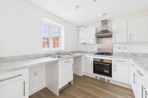 3 bedroom semi-detached house to rent, Colchester Crescent, Towcester, NN12