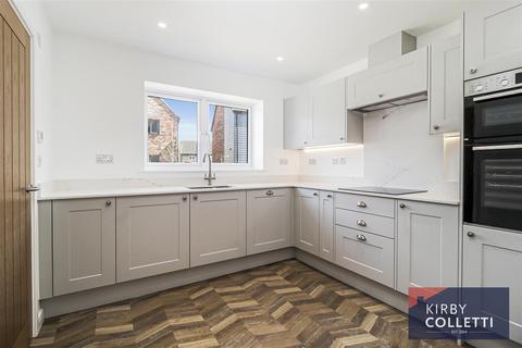 3 bedroom detached house for sale, Fourfields Drive, Cheshunt