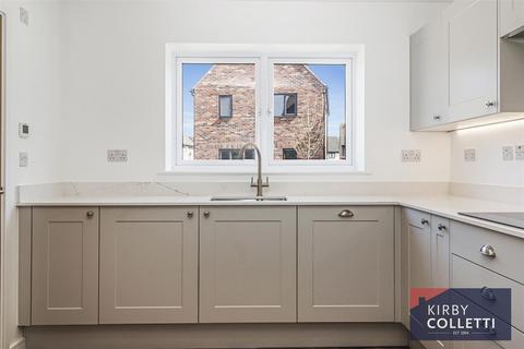 3 bedroom detached house for sale, Fourfields Drive, Cheshunt