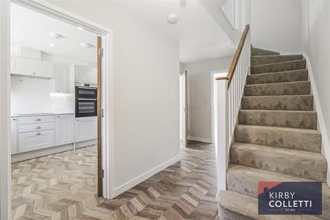 3 bedroom detached house for sale, Fourfields Drive, Cheshunt