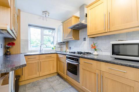 3 bedroom flat to rent, Maple Road, Surbiton, KT6