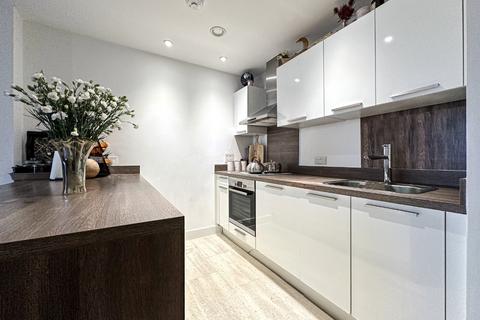2 bedroom apartment for sale, Waters Edge, Youngman Place, Taunton, Somerset - NO CHAIN!