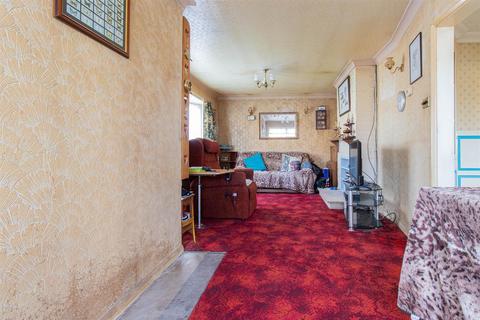 2 bedroom detached bungalow for sale, Railway Approach, Basildon SS15