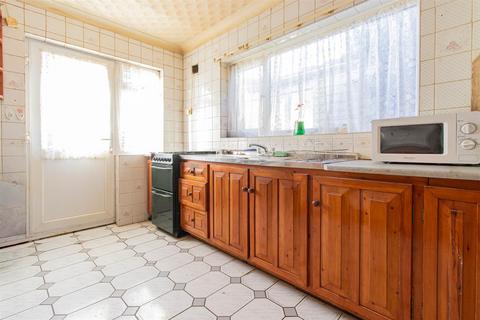 2 bedroom detached bungalow for sale, Railway Approach, Basildon SS15