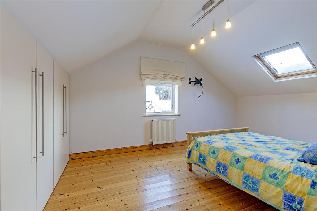 Bedroom 1-3.jpg