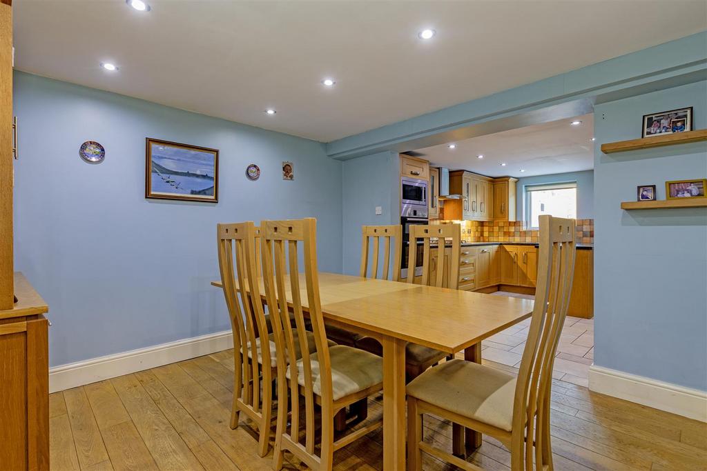Dining Room-2.jpg