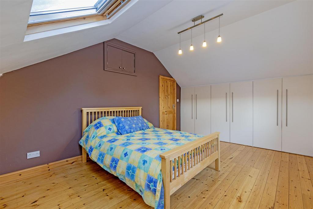 Bedroom 1-2.jpg