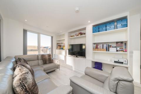 2 bedroom flat for sale, Smithy Lane, Hounslow TW3
