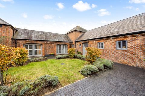 3 bedroom terraced house for sale, Malthouse Lane, Horley RH6