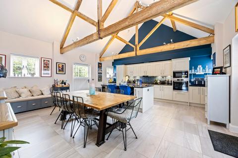 3 bedroom terraced house for sale, Malthouse Lane, Horley RH6