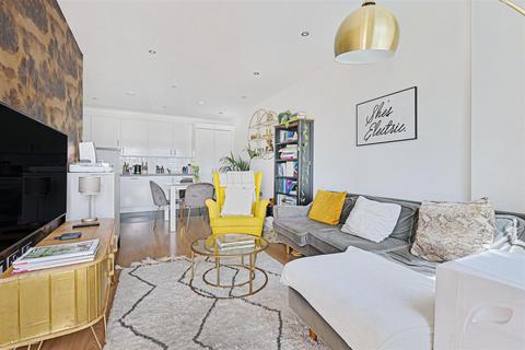 2 bedroom apartment for sale, Miles Road, London N8
