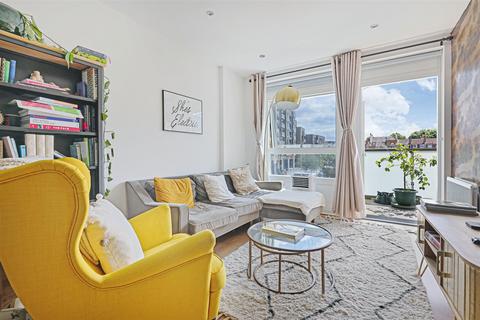 2 bedroom apartment for sale, Miles Road, London N8