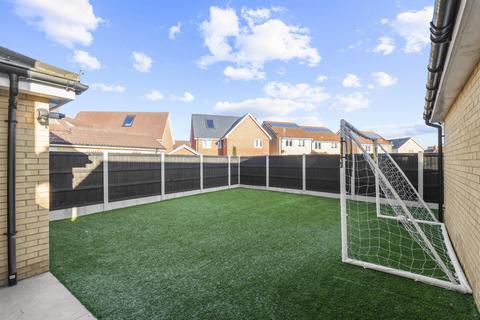 4 bedroom semi-detached house for sale, Chapmans Close, Dunmow CM6
