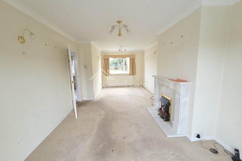 3 bedroom semi-detached house for sale, Highfield Mount, Dewsbury