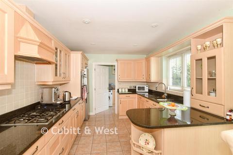 4 bedroom detached house for sale, Great Lime Kilns, Horsham RH13