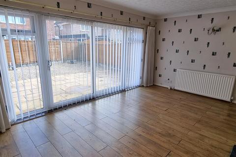 3 bedroom detached house to rent, Apple Tree Close, Kidderminster DY10