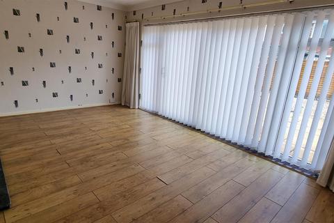 3 bedroom detached house to rent, Apple Tree Close, Kidderminster DY10