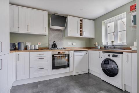 undefined, Carterton,  Oxfordshire,  OX18