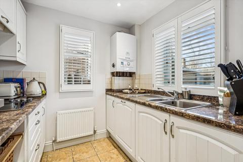 2 bedroom semi-detached house to rent, Mandeville Close, Wimbledon, London, SW20