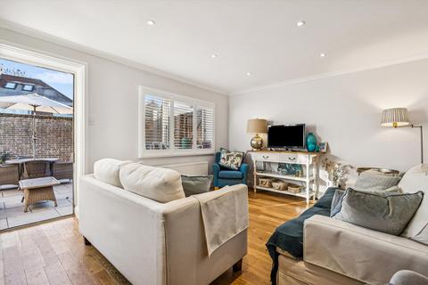 Mandeville Close, Wimbledon, London, SW20
